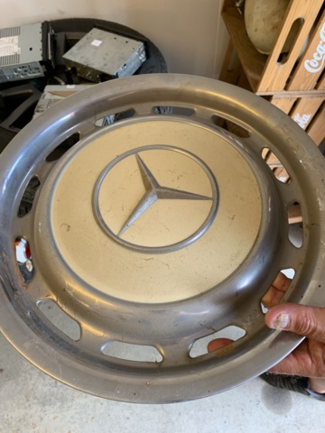 925657-61 Mercedes-Benz 200 -1983