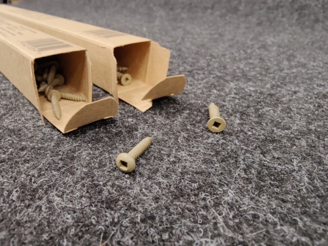 925616-11 Approx. 138 packs Angle fitting Grabber Deckmaster