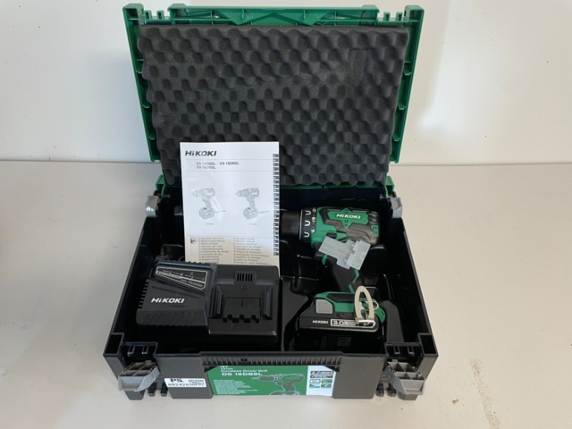 882426-3 Drill screwdriver Hikoki DS 18DBSL, battery charger, and batteries 2 pcs