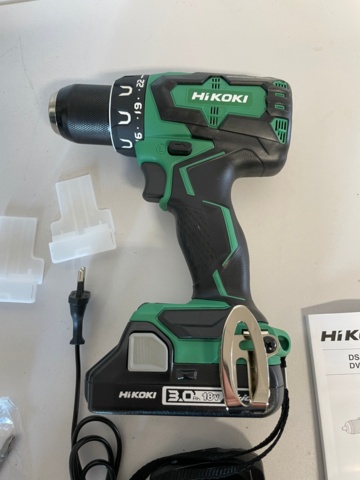 882426-5 Drill screwdriver Hikoki DS 18DBSL, battery charger, and batteries 2 pcs