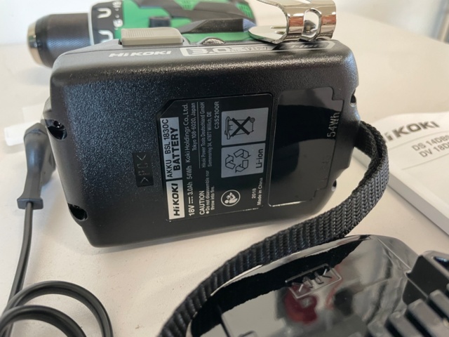 882426-6 Drill screwdriver Hikoki DS 18DBSL, battery charger, and batteries 2 pcs