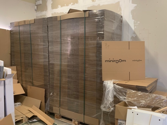 824761-3 1 pallet and about 150 extra cartons print Miniroom