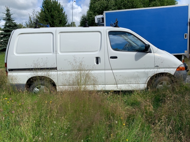925658-4 Toyota HiAce Van 2.5 Diesel -2005 (102hp, 12504km)