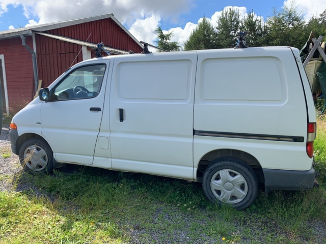 925658-8 Toyota HiAce Van 2.5 Diesel -2005 (102hp, 12504km)