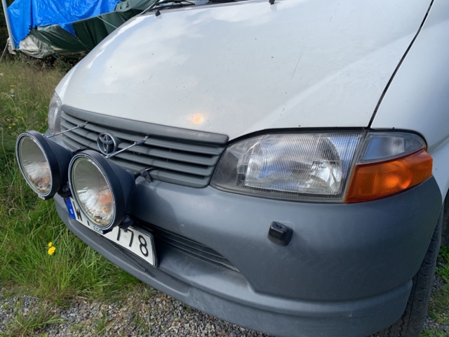 925658-13 Toyota HiAce Van 2.5 Diesel -2005 (102hp, 12504km)