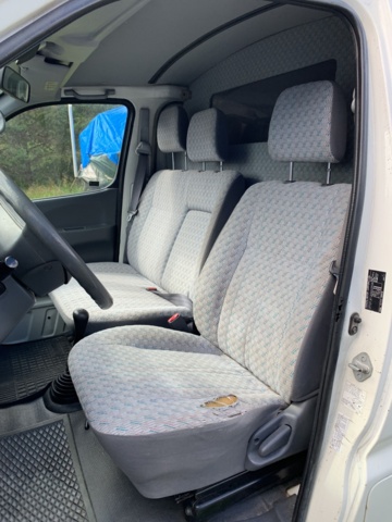 925658-24 Toyota HiAce Van 2.5 Diesel -2005 (102hp, 12504km)