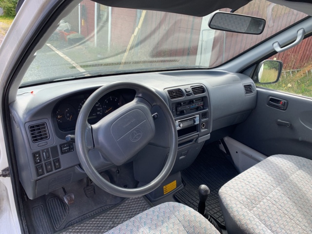 925658-25 Toyota HiAce Van 2.5 Diesel -2005 (102hp, 12504km)