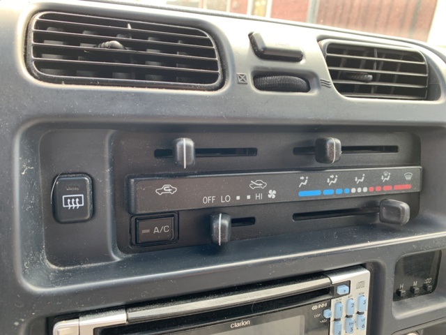 925658-28 Toyota HiAce Van 2.5 Diesel -2005 (102hp, 12504km)