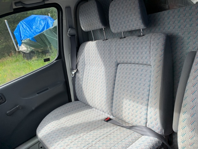 925658-29 Toyota HiAce Van 2.5 Diesel -2005 (102hp, 12504km)