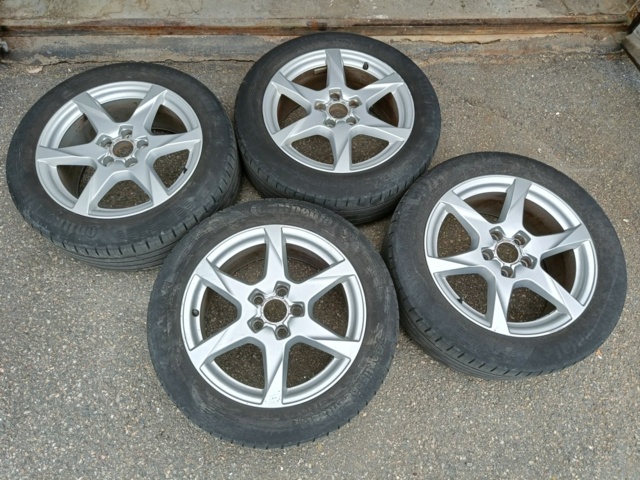 887523-1 4st Audi fälgar med sommardäck