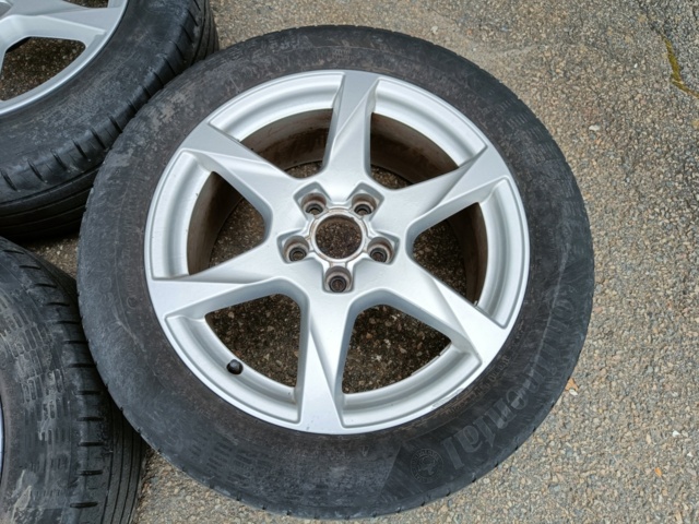 887523-2 4st Audi fälgar med sommardäck