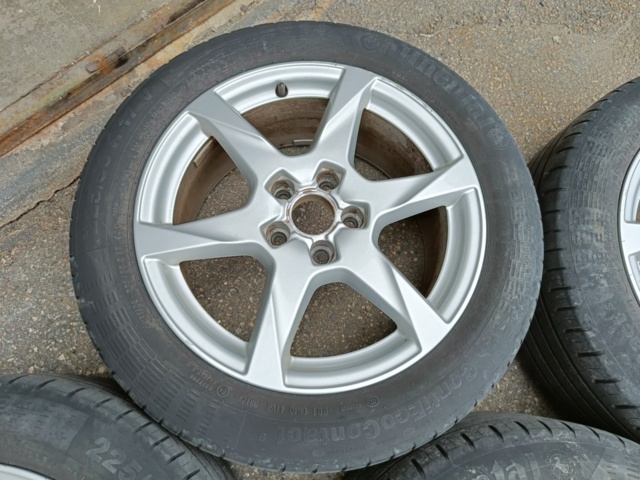 887523-4 4st Audi fälgar med sommardäck