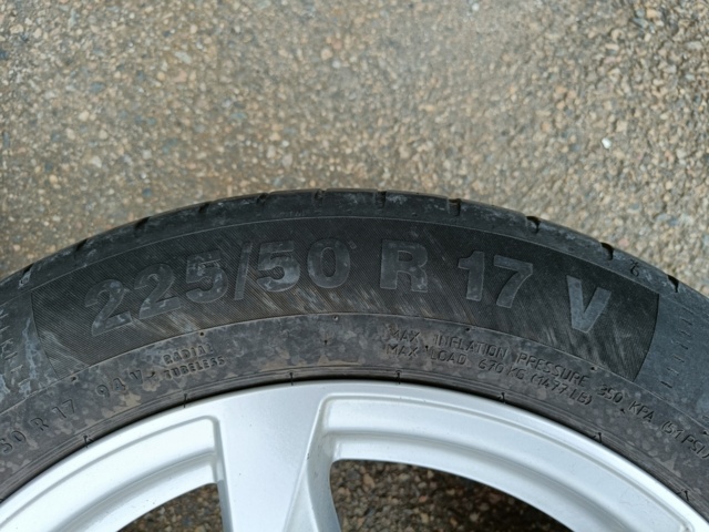 887523-10 4st Audi fälgar med sommardäck