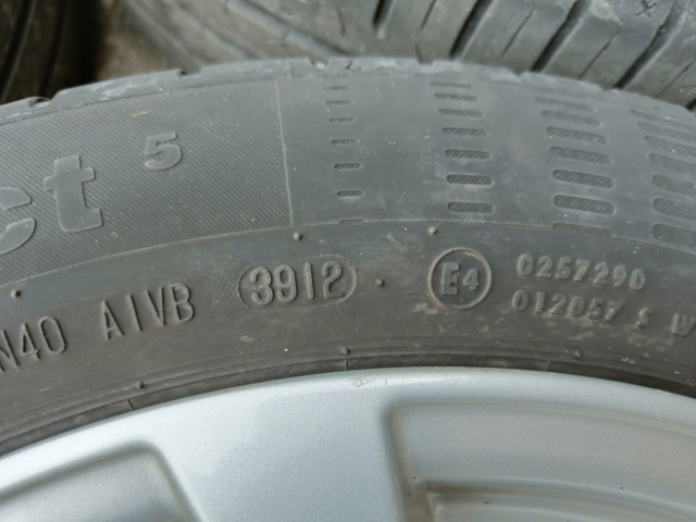 887523-6 4st Audi fälgar med sommardäck