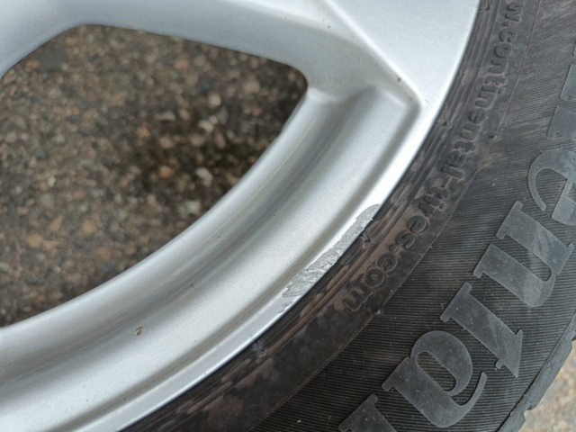 887523-13 4st Audi fälgar med sommardäck