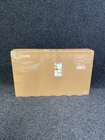 926807-2 43" 4K QLED TV Samsung QE43Q60AAUXXC
