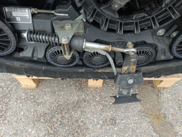 889181-22 Track set Polaris Prospector PRO