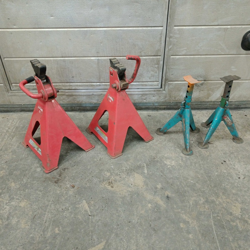 889215-1 Four pallet trestles