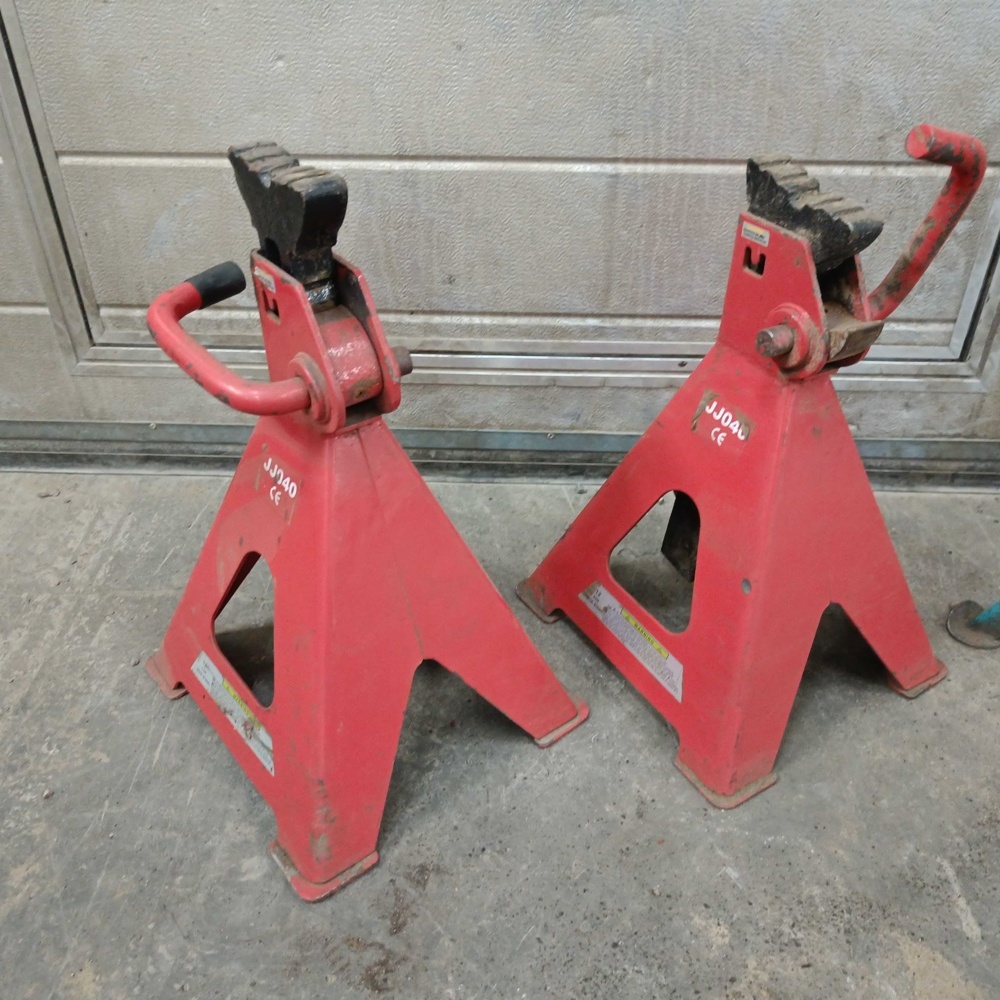 889215-2 Four pallet trestles