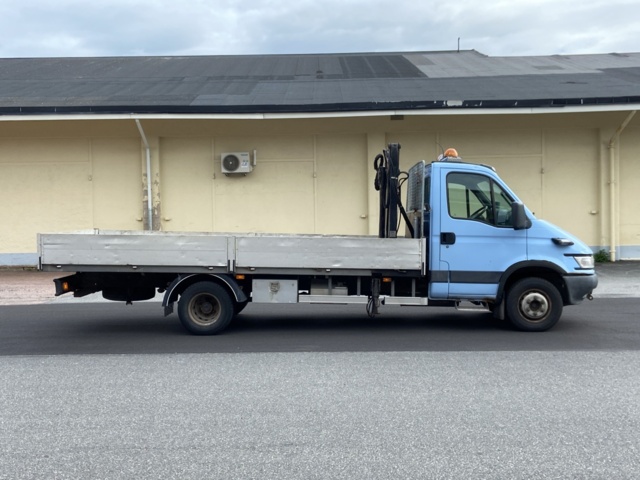 912548-4 Iveco Daily 3.0 HPT with crane and long bed -2006