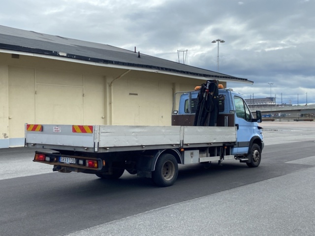 912548-5 Iveco Daily 3.0 HPT with crane and long bed -2006
