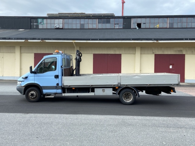 912548-8 Iveco Daily 3.0 HPT with crane and long bed -2006