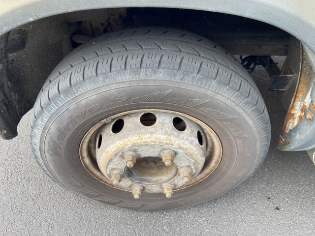 912548-27 Iveco Daily 3.0 HPT with crane and long bed -2006