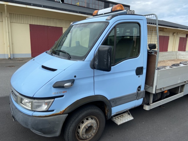 912548-9 Iveco Daily 3.0 HPT with crane and long bed -2006
