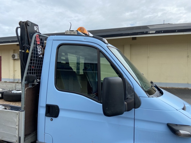 912548-18 Iveco Daily 3.0 HPT with crane and long bed -2006