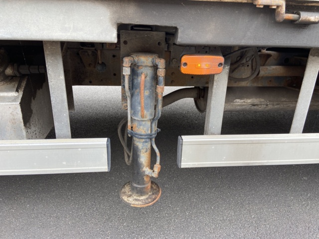 912548-30 Iveco Daily 3.0 HPT with crane and long bed -2006