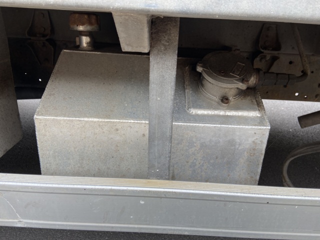 912548-31 Iveco Daily 3.0 HPT with crane and long bed -2006