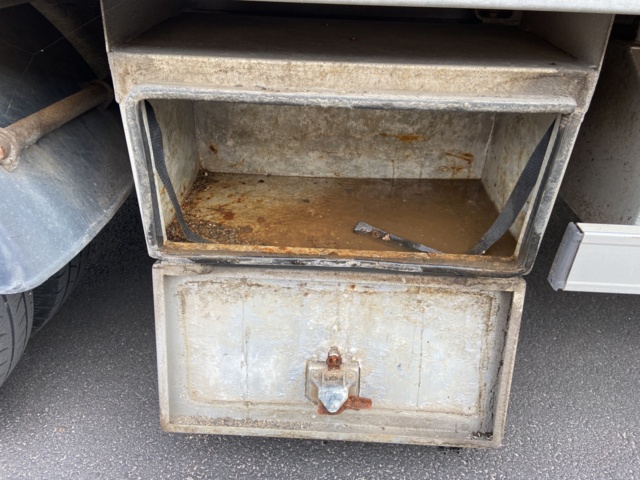 912548-33 Iveco Daily 3.0 HPT with crane and long bed -2006