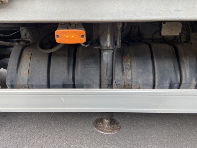 912548-39 Iveco Daily 3.0 HPT with crane and long bed -2006