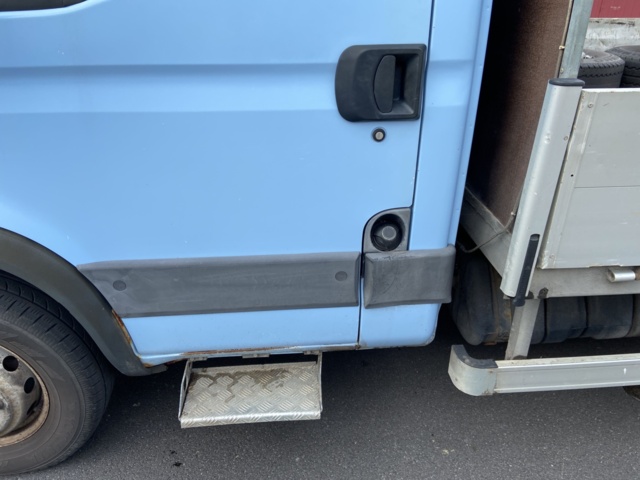 912548-40 Iveco Daily 3.0 HPT with crane and long bed -2006