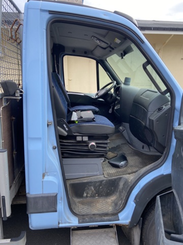 912548-51 Iveco Daily 3.0 HPT with crane and long bed -2006