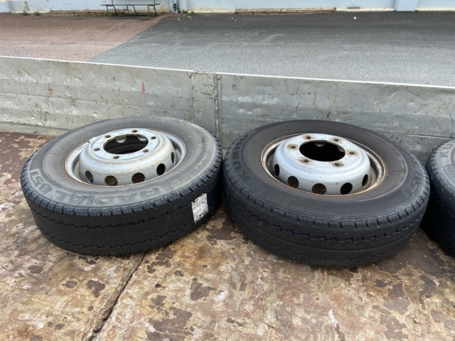 912548-57 Iveco Daily 3.0 HPT with crane and long bed -2006