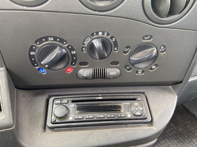 912548-78 Iveco Daily 3.0 HPT with crane and long bed -2006