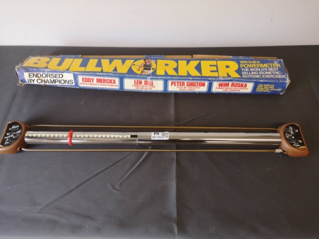 881793-8 Bull worker