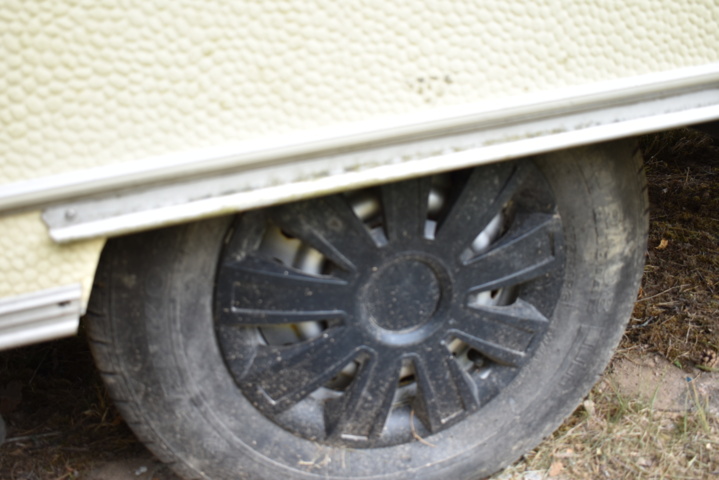 927353-16 Caravan Polar 530 - 1978