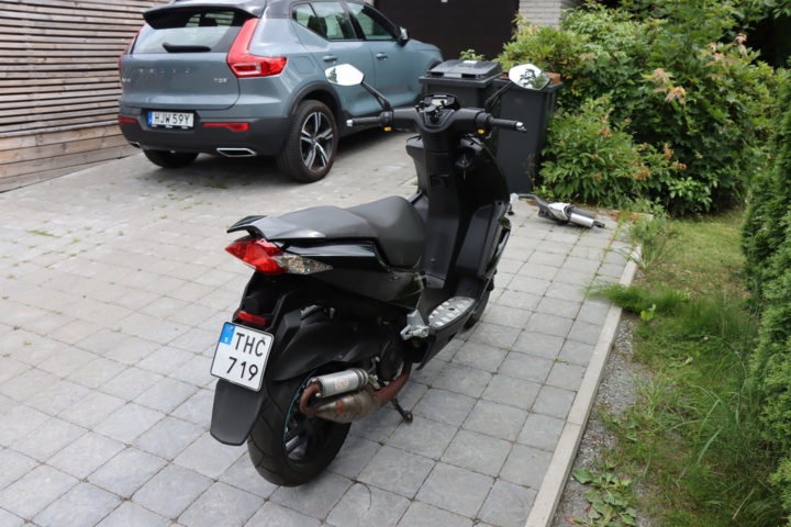 927491-11 Peugeot Speedfight 4 2016 Only 184 miles.