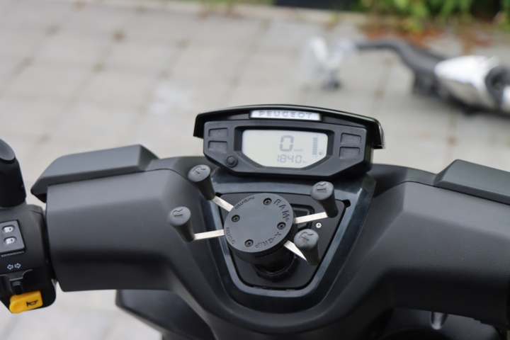 927491-7 Peugeot Speedfight 4 2016 Only 184 miles.