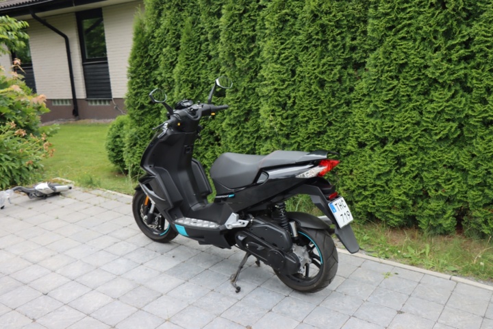 927491-10 Peugeot Speedfight 4 2016 Only 184 miles.