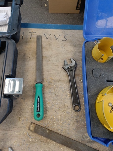 889271-9 Work table with vise and hand tools