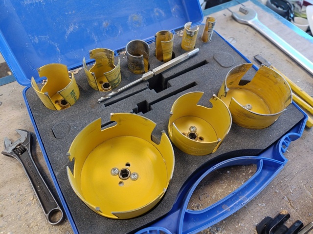 889271-12 Work table with vise and hand tools