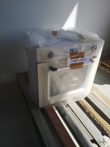 881618-4 Multifunction oven Pyrolys Creme 60cm SMEG SFP6925PPZE1