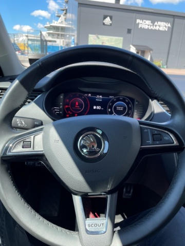 912559-32 Skoda Octavia Scout 2.0 TDI 4x4 DSG -2020