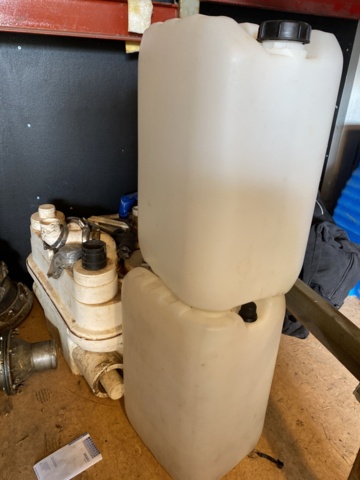 917301-2 Tankar Zenit Bluebox 250 l 2 st, Pumpautomat Robota, tankar 3 st
