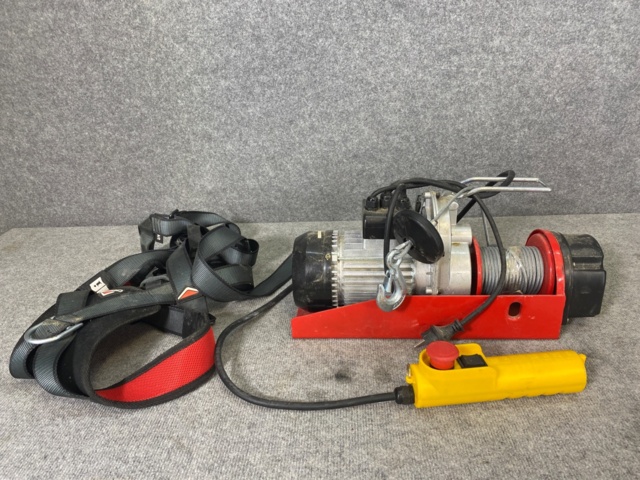 928095-1 Winch and fall harness