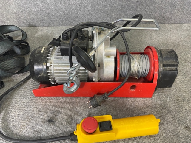 928095-2 Winch and fall harness