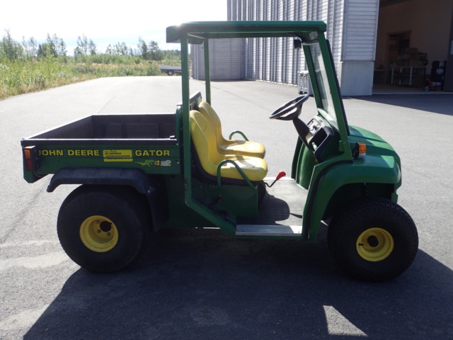 861848-4 John Deere Gator 4x2 2004